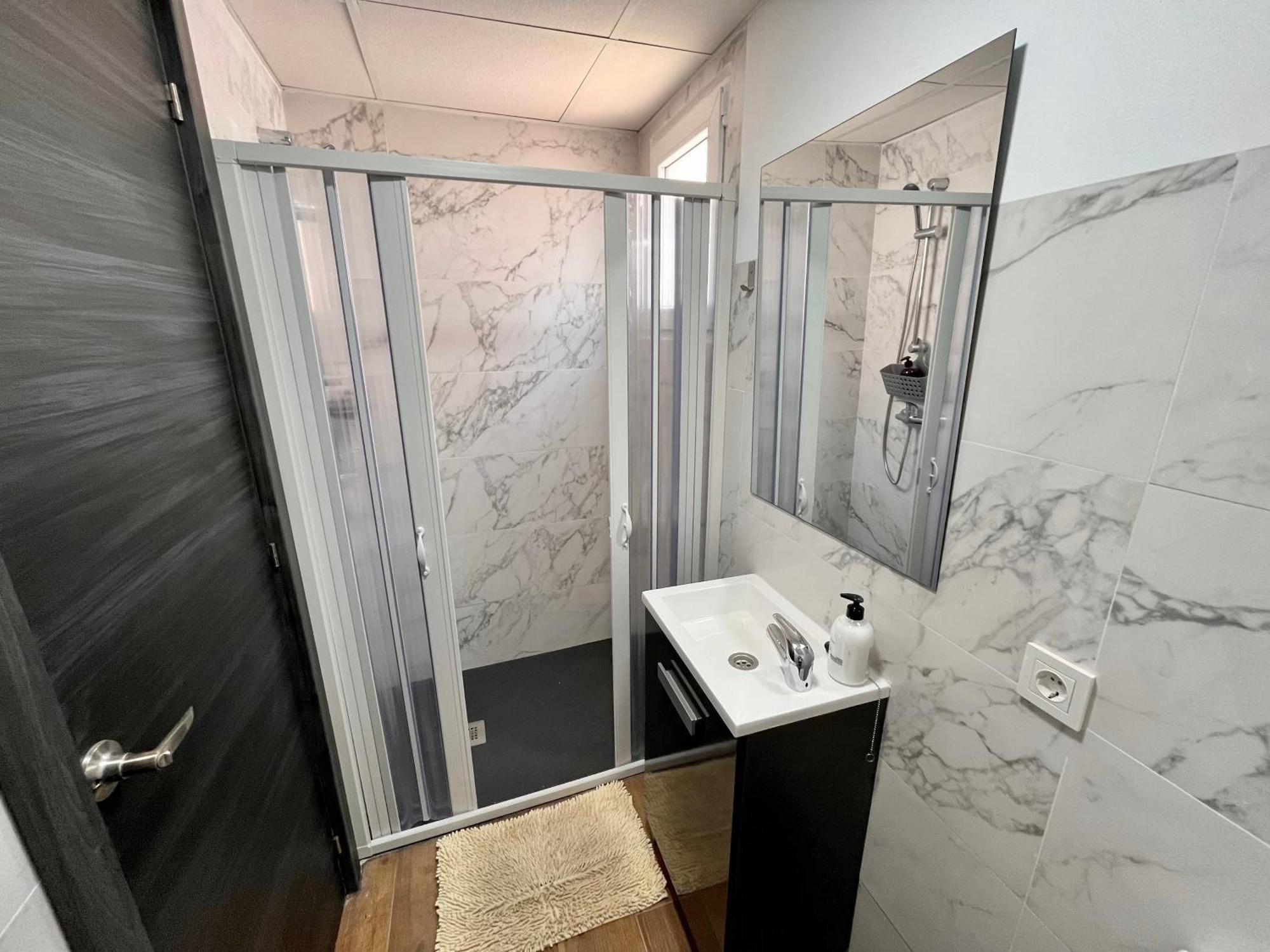 Novelda Centro Habitaciones Con Bano Privado Y Compartido , Cocina Y Terraza ภายนอก รูปภาพ