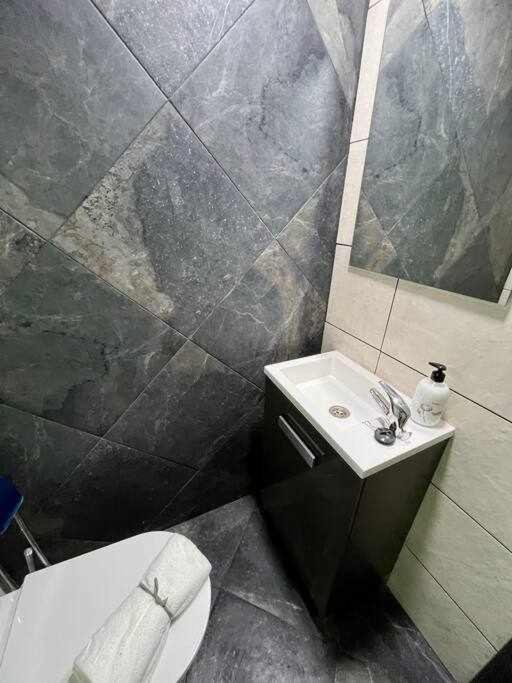 Novelda Centro Habitaciones Con Bano Privado Y Compartido , Cocina Y Terraza ห้อง รูปภาพ